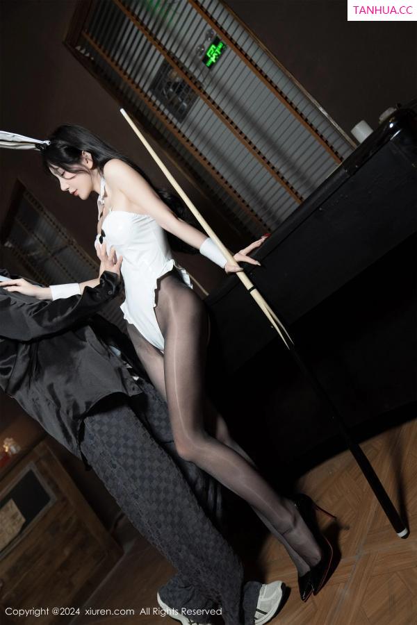 周于希dummy  [XiuRen]高清写真图 2024.03.29 No.8318 周于希Sally 性感兔女郎第25张图片